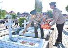 Ziarah-di-Taman-Makam-Pahlawan,-Kapolda-NTT-Pimpin-Upacara-dalam-Rangka-HUT-Bhayangkara-ke-79