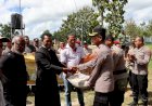 Wujud-Nyata-Kepedulian,-Komunitas-Katolik-Polresta-Kupang-Kota-Salurkan-Bantuan-untuk-Kuasi-Paroki-Santo-Petrus.