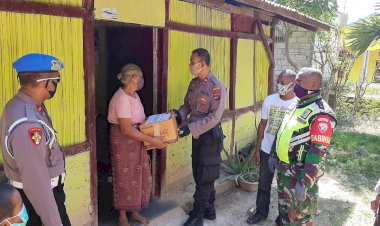 Polres-Kupang-Kota-Berikan-Bantuan-Kepada-Warga-Kecamatan-Alak-Yang-Terkena-Dampak-Covid-19