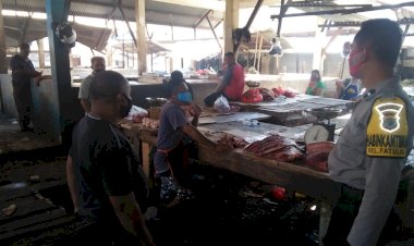 Imbau-Tetap-Pakai-Masker,-Bhabinkamtibmas-Kelurahan-Fatululi-Sambang-Pedagang-di-Pasar-Oebobo