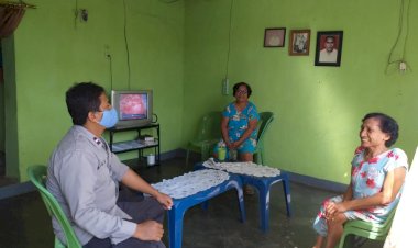 Penerapan-New-Normal,-Bhabinkamtibmas-Kelurahan-Oeba-Imbau-Warga-Patuhi-Protokol-Kesehatan