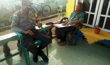 Jalin-Silaturahmi-Dengan-Tokoh-Masyarakat,-Bhabinkamtibmas-Kelurahan-Fatululi-Imbau-Terkait-Adaptasi-Kehidupan-Baru