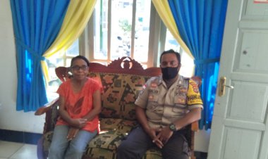 Bhabinkamtibmas-Kelurahan-Kuanino-Sambangi-Warga-Ajak-Adaptasi-Kebiasaan-Baru