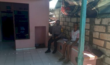 Sosialisasi-Adaptasi-Kebiasaan-Baru,-Bhabinkamtibmas-Sambangi-Rumah-Warga