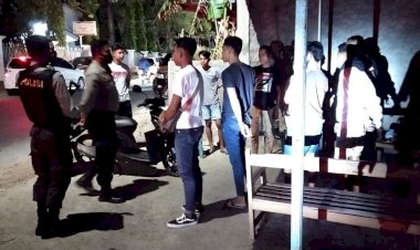 Sat-Sabhara-Polres-Kupang-Kota-Laksanakan-Patroli-dan-Himbauan-Adaptasi-Kebiasaan-Baru-Kepada-Warga