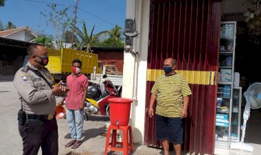 Bhabinkamtibmas-Berikan-Himbauan-kepada-Warga,Dalam-Rangka-Operasi-Yustisi