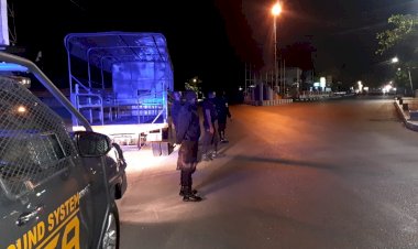 Sat-Sabhara-Polres-Kupang-Kota-Melaksanakan-Patroli-Malam-Sampaikan-Imbauan-Cegah-Penyebaran-Covid-19