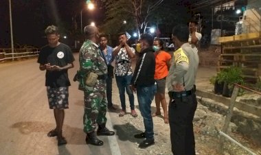 Warga-Resah,-Bhabinkamtibmas-Sambang-Anak-Muda-Untuk-Taati-Protokol-Kesehatan