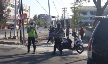 Disela-–-sela-Gatur-Pagi,ini-yang-dilakukan-Unit-Dikyasa-Satuan--Lalulintas-Polres-Kupang-Kota.