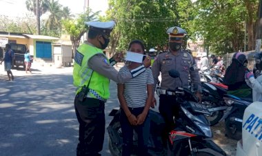 Satlantas-Polres-Kupang-Kota-Himbau-Pengguna-Jalan-Patuhi-Peraturan-Lalulintas-dan-Protokol-Kesehatan