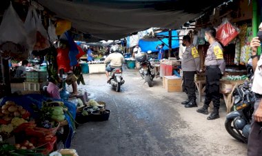 Polsek-Kelapa-Lima-Adakan-Patroli-Pasar-Oeba-Himbau-Warga-Patuhi-Protokol-Kesehatan