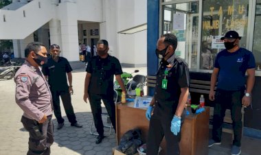 Himbau-Taat-Protokol-Kesehatan,-Bhabinkamtibmas-Kelurahan-Kayu-Laksanakan-Patroli-Dialogis-ke-Pos-Security-Kampus-Muhamadiyah-Kupang