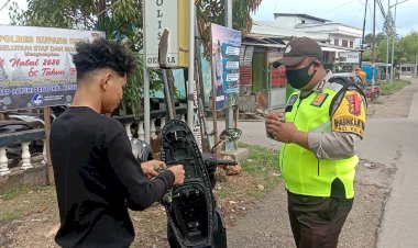 Jelang-Natal-Dan-Tahun-Baru-2021,-Bhabinkamtibmas-Polsek-Maulafa-Laksanakan-Operasi-Yustisi-Penertiban-Penggunaan-Masker