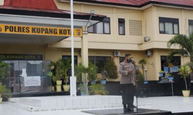 Polres-Kupang-Kota-Gelar-Apel-Pergeseran-Pasukan-Pengamanan-Gereja-Perayaan-Natal-2020-dan-Tahun-Baru-2021