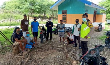 Bhabinkamtibmas-Polsek-Alak-Lakukan-Patroli-Dialogis-Dan-Himbau-Warga-Tentang-Protokol-Kesehatan