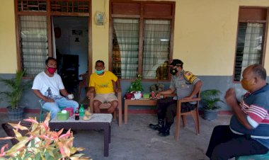 Himbau-Warga-Agar-Tetap-Patuhi-Protokol-Kesehatan,-Bhabinkamtibmas-Kelurahan-Batuplat-Sambangi-Warga