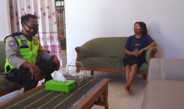 Dengan-Sambang-Dialogis,-Bhabinkamtibmas-Himbau-Warganya-Patuhi-Protokol-Kesehatan