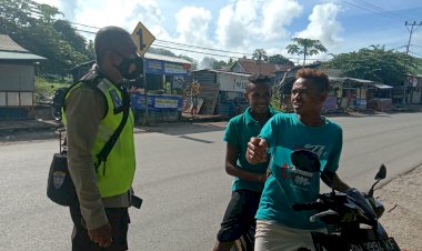 Tak-Pakai-Masker,-Bhabinkamtibmas-Tegur-Serta-Himbau-Pengendara-yang-Tidak-Menaati-Protokol-Kesehatan