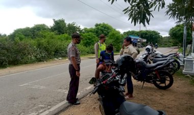 Tidak-Taati-Protokol-Kesehatan,-Bhabinkamtibmas-Kelurahan-Alak-Tegur-Serta-Himbau-Pengendara-Yang-Beraktivitas-Tampa-Gunakan-Masker