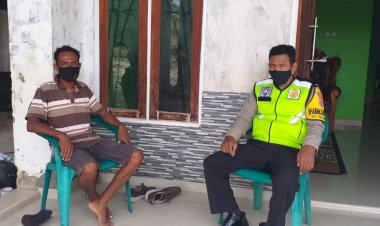 Bhabinkamtibmas-Ajak-Tokoh-Masyarakat-Himbau-Masyarakat-Patuhi-Protokol-Kesehatan