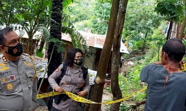 Tanggap-Bencana,Kapolres-Kupang-Kota-Beserta-Personel-Polres-Kupang-Kota-Terjun-Langsung-Lakukan-Evakuasi-Korban-Longsor