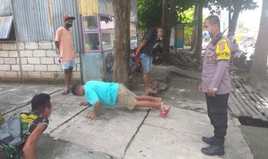 Tidak-Memakai-Masker,-Bhabinkamtibmas-Tegur-Serta-Beri-Sanksi-Warga-Binaannya-yang-Tidak-Menaati-Protokol-Kesehatan