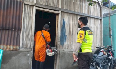 Cegah-DBD,Bhabinkamtibmas-Polsek-Kelapa-Lima-Monitoring-Fogging-di-Kelurahan-Oesapa-Barat.