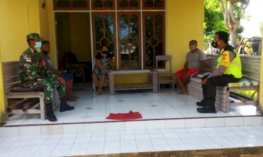 Sinergitas-TNI-Dan-Polri,-Bhabinkamtibmas-Dan-Babinsa-Kelurahan-Lasiana-Laksanakan-Sambang-Warga-Binaan-Himbau-Protokol-Kesehatan