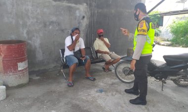 Sambang-Dan-Patroli-Dialogis-Bhabinkamtibmas-Tegur-Warga-Binaannya-Yang-Tak-Patuhi-Protokol-Kesehatan