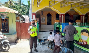 Bhabinkamtibmas-Kelurahan-Oesapa-Ingatkan-Warga-Terapkan-Protokol-Kesehatan-di-Masjid