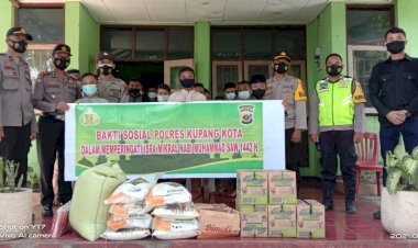 Dalam-Rangka-Memperingati-Isra-Mi’Raj-,-Polres-Kupang-Kota-Laksanakan-Bhakti-Sosial-Di-Panti-Asuhan-Aisyiyah-Kota-Kupang