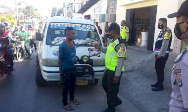 Peduli-Covid-19,-Personel-Bhabinkamtibmas-Polsek-Maulafa-Tegur-Serta-Beri-Sanksi-Warga-yang-Tidak-Menaati-Protokol-Kesehatan