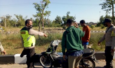 Sambang-Dan-Patroli-Dialogis-Bhabinkamtibmas-Kelurahan-FatukoaTegur-Warga-Yang-Tak-Patuhi-Protokol-Kesehatan