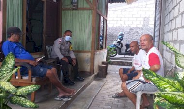 Bhabinkamtibmas-Polsek-Oebobo-Sambangi-Tokoh-Masyarakat,Himbau-Tetap-Patuhi-Protokol-Kesehatan