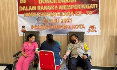 Meriahkan-HUT-Bhayangkara-Ke-75,-Personil-Polres-Kupang-Kota-Gelar-Donor-Darah