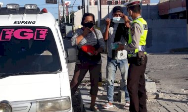 Sat-Lantas-Polres-Kupang-Kota-Laksanakan-Giat-Dikmas-Tentang-Tertib-Lalin-Dan-Himbau-Patuhi-Protokol-Kesehatan
