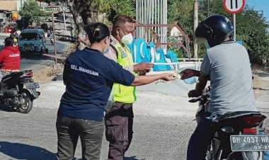 Peduli-Covid-19,-Personel-Bhabinkamtibmas-Polsek-Alak-Tegur-Serta-Beri-Sanksi-Warga-yang-Tidak-Menaati-Protokol-Kesehatan