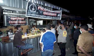 Tingkatkan-Kesadaran-Protokol-Kesehatan-Kepada-Masyarakat,-Kapolres-Kupang-Kota-Pimpin-Langsung-Patroli-Gabungan