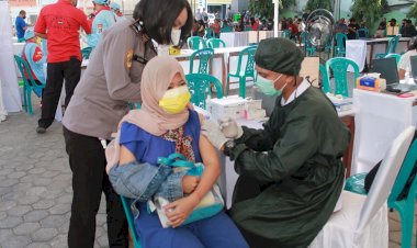 Polres-Kupang-Kota--Laksanakan-Vaksinasi-Serentak--Sinergi-Polri-Dan-Staf-Khusus-Presiden-RI-Dengan-Sasaran-Pesantren-Dan-Rumah-Ibadah-di-Masjid-Raya-Nurussa’adah-Kota-Kupang