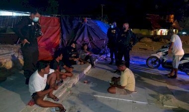 Patroli-Sitkamtibmas,-Sat-Sabhara-Laksanakan-Patroli-Penegakan-Prokes-Bubarkan-Para-Remaja-Yang-Nongkrong-diseputaran-Wilayah-Hukum-Polres-Kupang-Kota