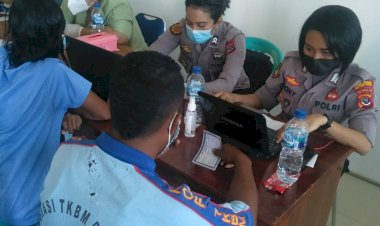 Gerai-Vaksin-Polri-Polres-Kupang-Kota-Kembali-Mengelar-Vaksinasi-Di-Area-Pelabuhan-Tenau-Kota-Kupang-,-Upaya-Percepatan-Vaksinasi-Covid-19-Bagi-Masyarakat-Kota-Kupang