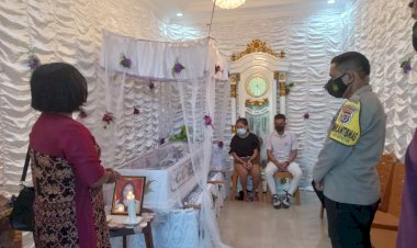 Ikut-Berbelasungkawa,-Bhabinkamtibmas-Kelurahan-Kayu-Putih-Sambagani-Warganya-Yang-Berduka