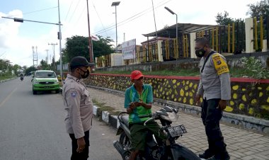 Pendisiplinan-Penggunaan-Masker,-Personel-Polsek-Maulafa-Tegur-Dan-Himbau-Warga-Yang-Beraktivitas-Tidak-Menggunakan-Masker