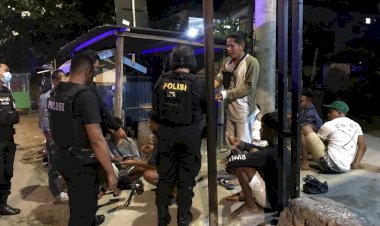 Patroli-Sitkamtibmas,-Sat-Sabhara-Laksanakan-Patroli-Penegakan-Prokes-Bubarkan-Para-Remaja-Yang-Nongkrong-diseputaran-Wilayah-Hukum-Polres-Kupang-Kota