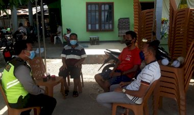 Pastikan-Protokol-Kesehatan-Diterapkan,-Bhabinkamtibmas-Kelurahan-Lasian-Pantau-Acara-Resepsi-Pernikahan