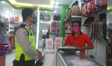 Patroli-Dialogis,-Bhabinkamtibmas-Kelurahan-Solor-Tetap-Himbau-Warga-Patuhi-Protokol-Kesehatan-Cegah-Covid-19