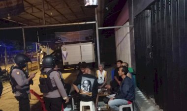 Sat-Sabhara-Laksanakan-Patroli-Penegakan-Prokes-Bubarkan-Para-Remaja-Yang-Nongkrong-diseputaran-Wilayah-Hukum-Polres-Kupang-Kota
