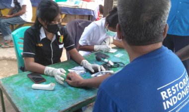 Gerai-Vaksin-Polri-Polres-Kupang-Kota-Mengelar-Vaksinasi-Di-Pasar-Inpres-Naikoten-1-,-Upaya-Percepatan-Vaksinasi-Di-Kota-Kupang