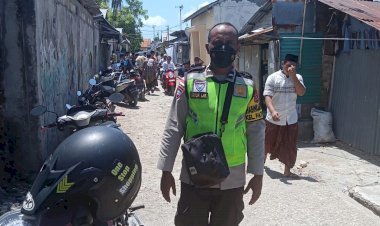 PAM-Sholat-Jumat-Bhabinkamtibmas-Kelurahan-Bonopoi-Ingatkan-Warga-Terapkan-Protokol-Kesehatan-di-Masjid