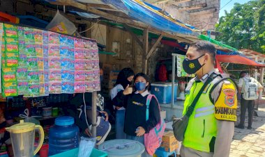 Sambang-Dan-Patroli-Dialogis-Bhabinkamtibmas-Kelurahan-LLBK-Himbau-Anak-Sekolah-Patuhi-Protokol-Kesehatan